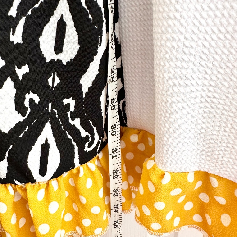 Black and White Patterned Tunic with Yellow Accents - Picture 3 of 7